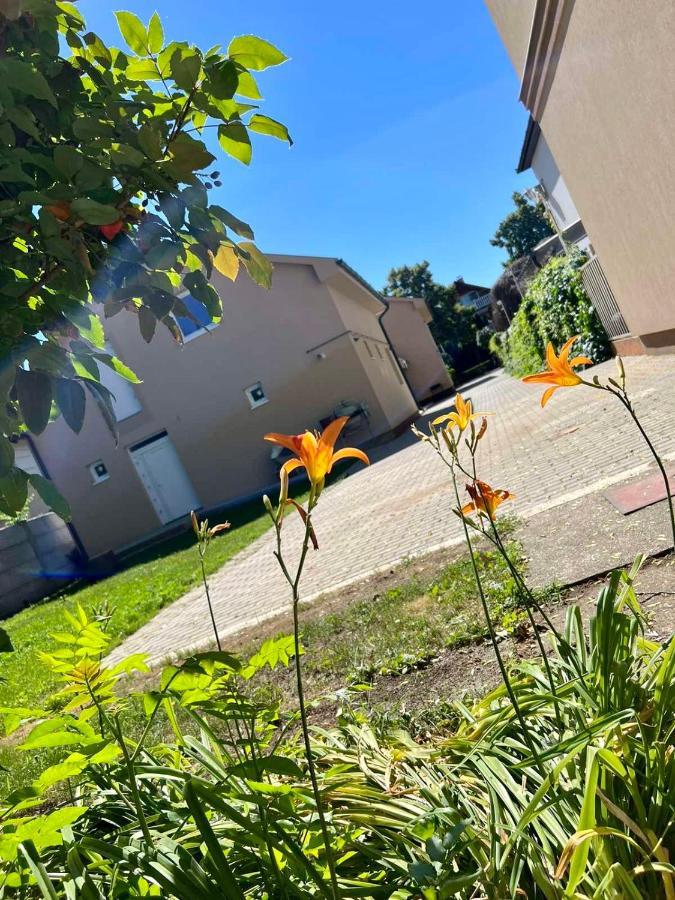 Zsuzsa Apartman Hajdúszoboszló Eksteriør bilde